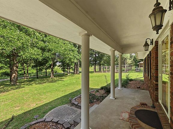 3rd image of 948 Kendall Rd
