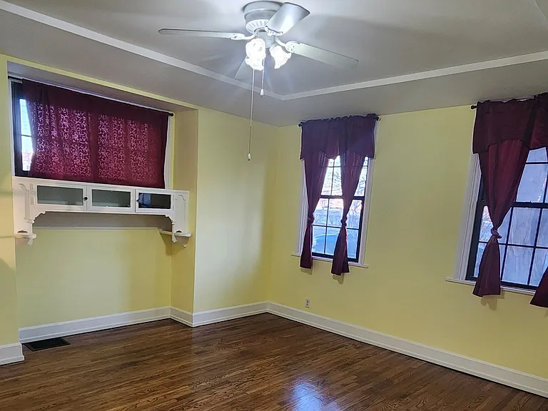 5747 Hamilton Ave — Photo 5