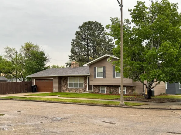 430 11th Ave W, Williston, ND 58801