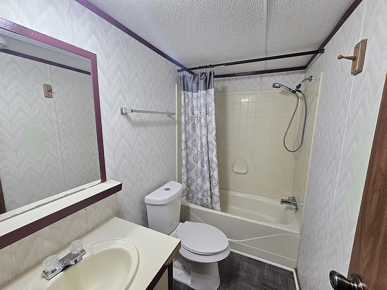 310 Old Horton Rd S #E — Photo 15