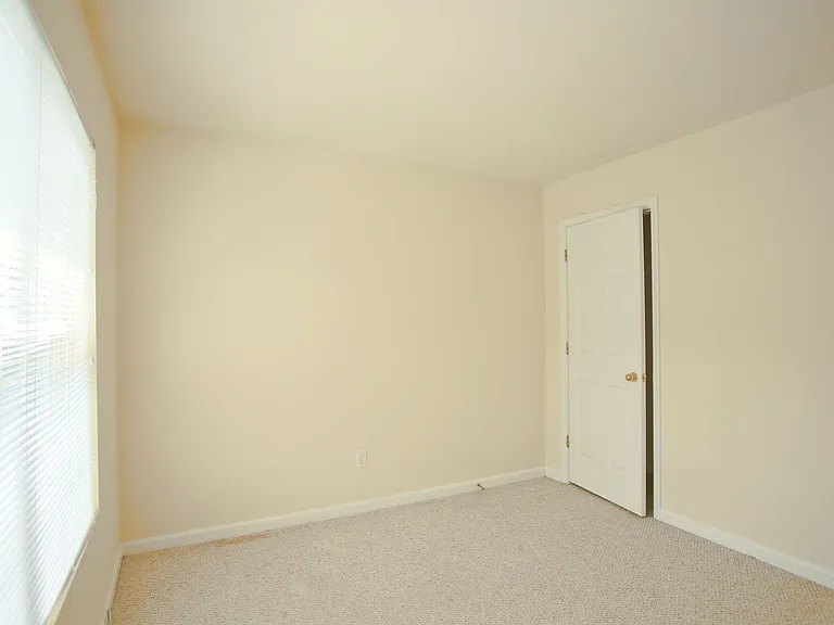1811 Webland Ter — Photo 11