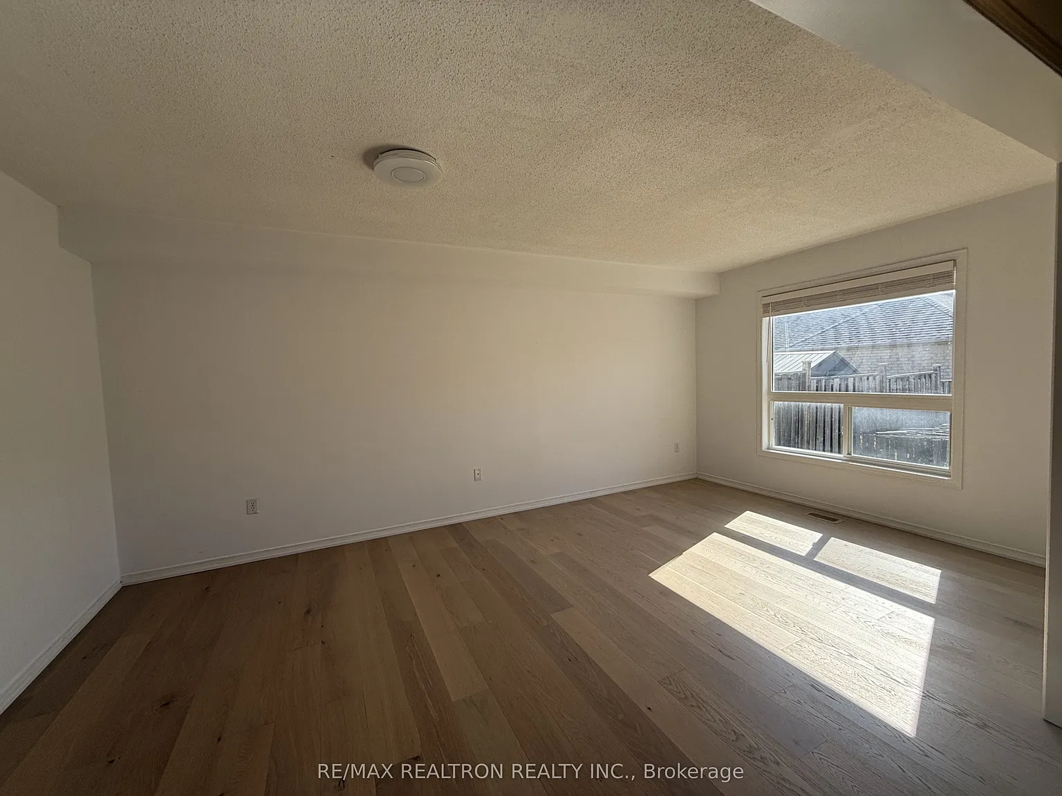 3 bed, $3,600 — Photo 4