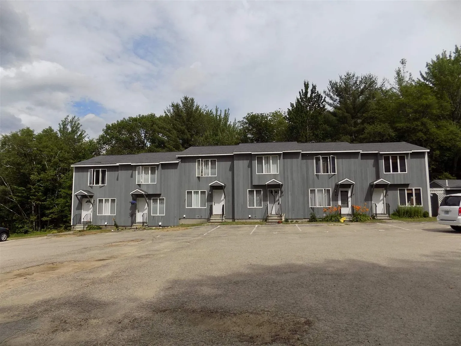 Town Edge Apartments — Photo 1