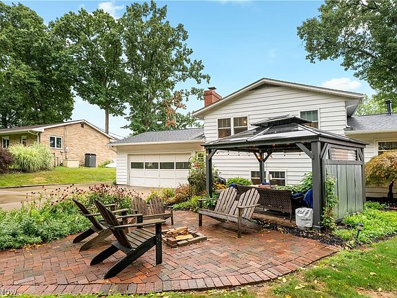 5th image of 1341 Applegrove St NE