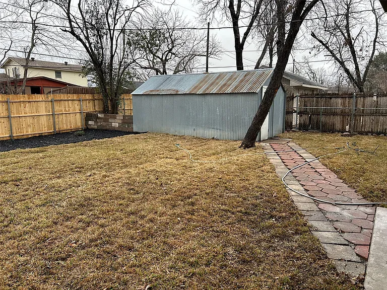 220 N Bernice Dr — Photo 22