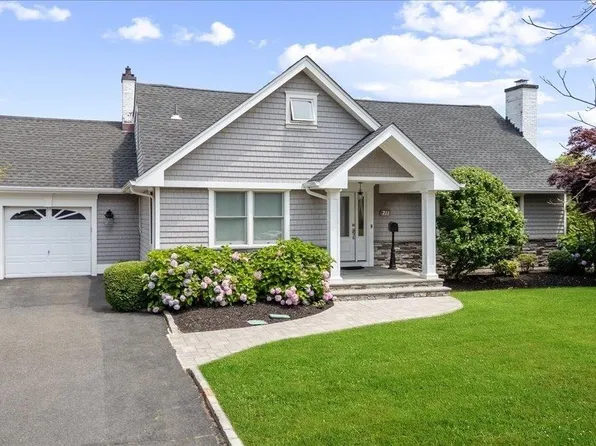 211 Eaton Lane, West Islip, NY 11795