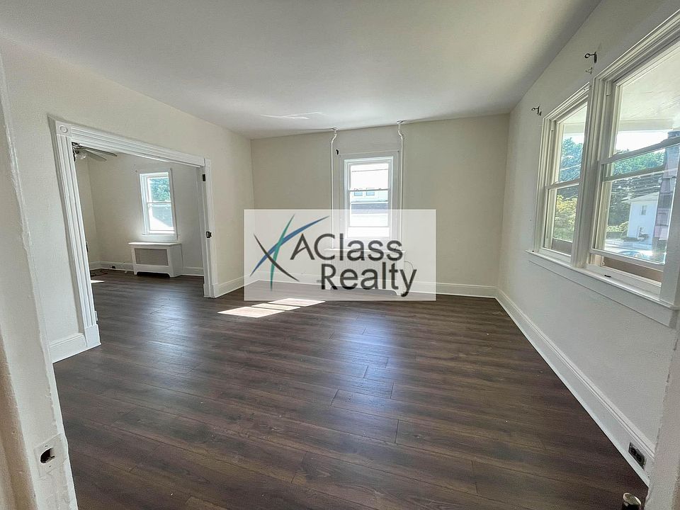 1st image of 12 Moffett St #1