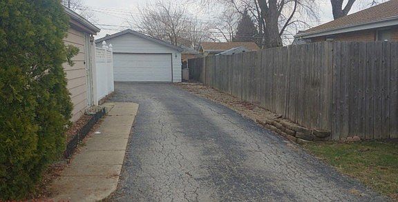 3rd image of 8809 S Moody Ave