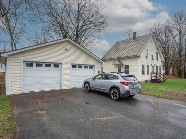11 Curve Street, Wilton, ME 04294