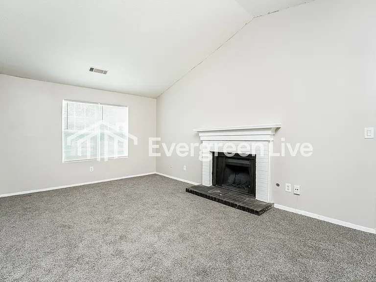1312 Mill Lake Cir — Photo 7