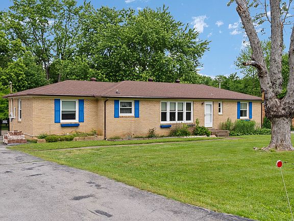 3rd image of 4 Richmond Dr