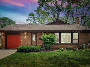 307 S Kenilworth Ave, Mount Prospect, IL 60056