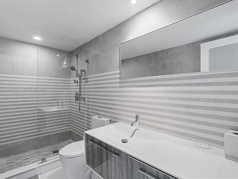19370 E Collins Ave #627 — Photo 12