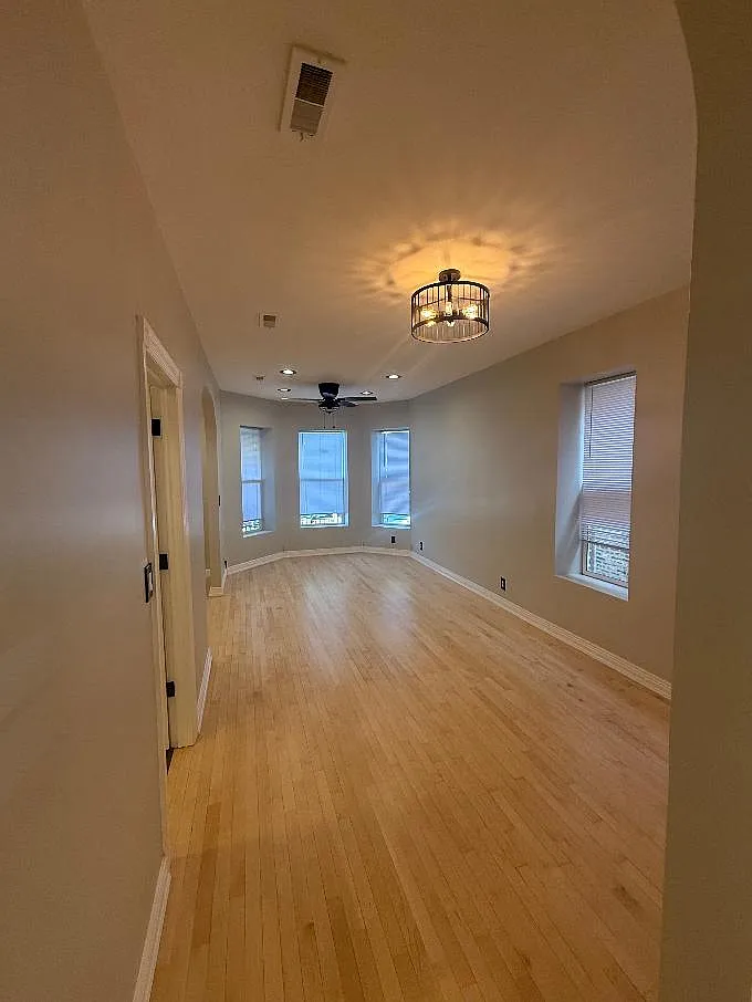 2 bed, 1100 sqft, $2,150 — Photo 4