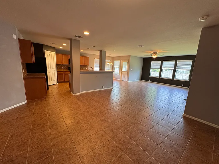 615 Kingfisher Ln — Photo 7