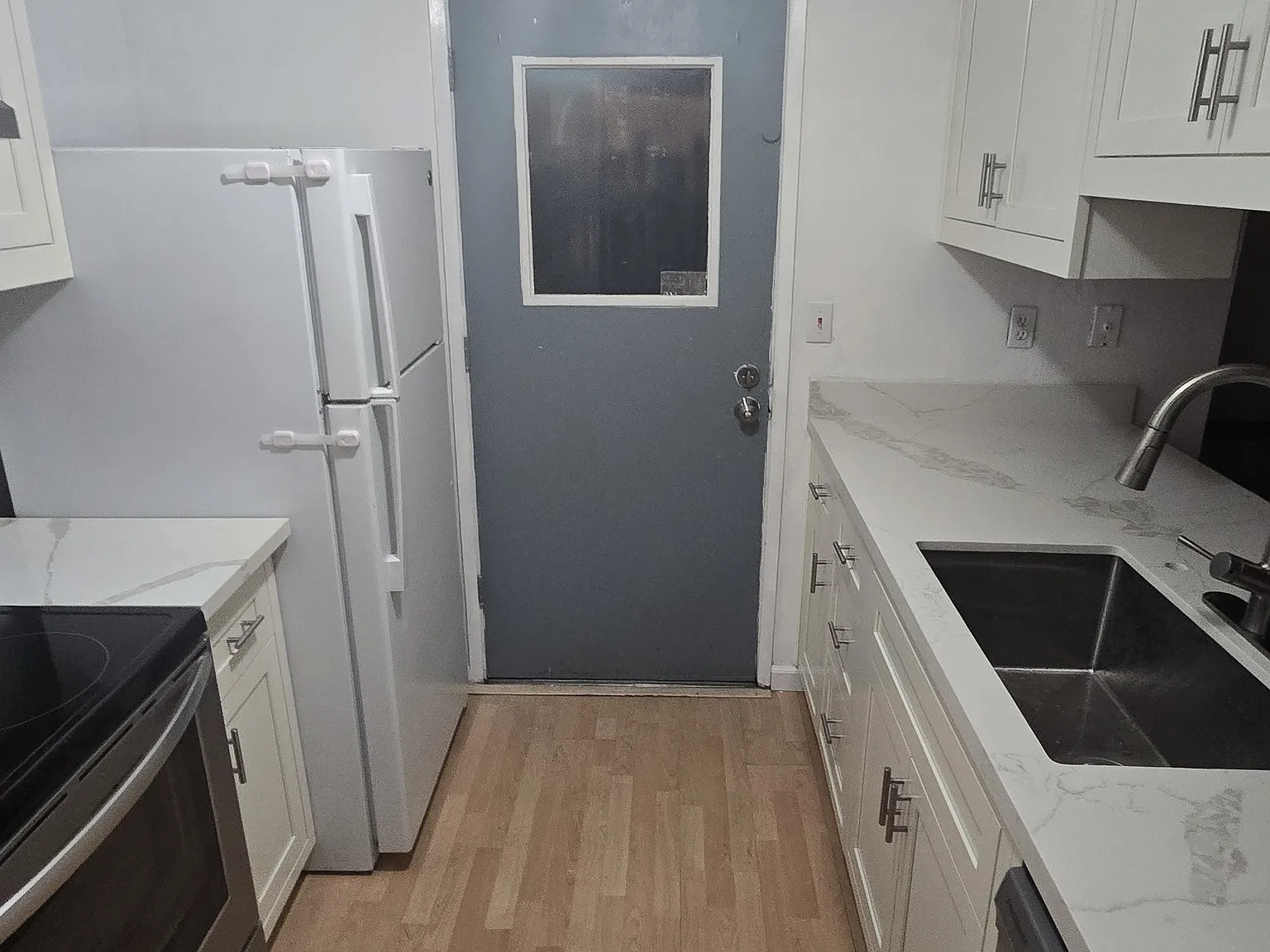 2 bed, 1.5 bath, 1006 sqft, $2,598 — Photo 2