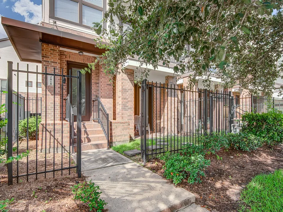 2818 Polk St