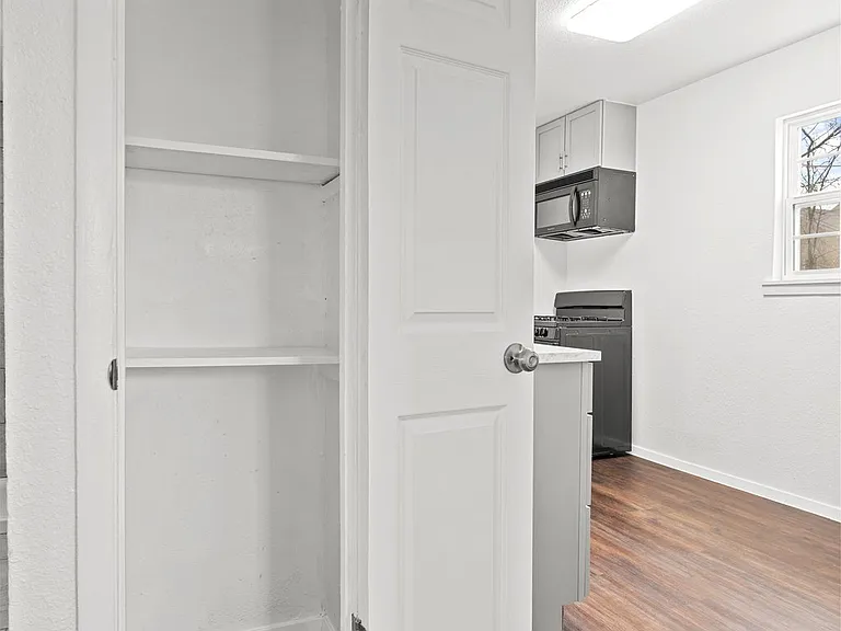 4524 Collins Ave — Photo 17