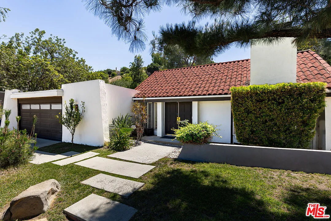 5 bed, 4.0 bath, 2463 sqft, $6,500 — Photo 2