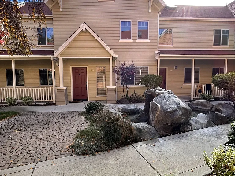 626 Broad St — Photo 12
