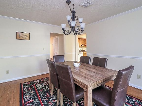 4th image of 6403 Deerings Ln