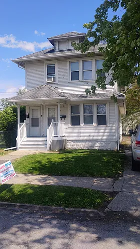 1537 Carlyle St Photo 1