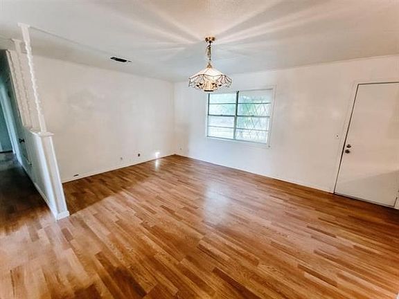 2nd image of 800 Elm St