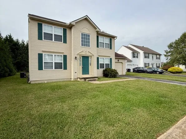 235 Tracer Dr, Clayton, DE 19938