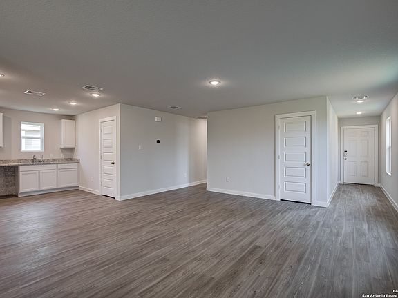 4th image of 5403 Franklin Hills