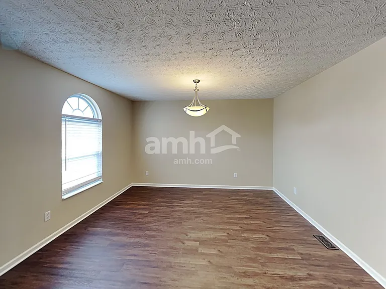 340 Evergreen Cir — Photo 9