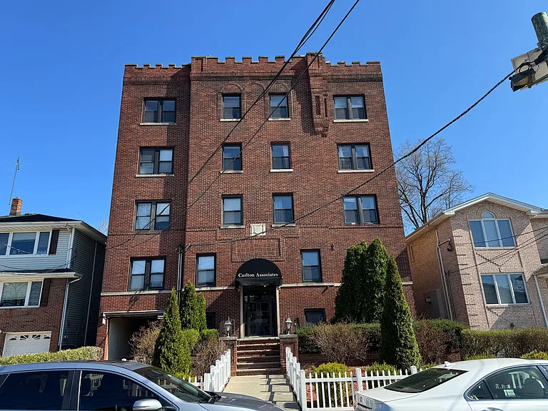 Palisades Apartments — Photo 7