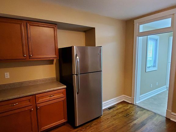 3rd image of 7023 Amherst Ave