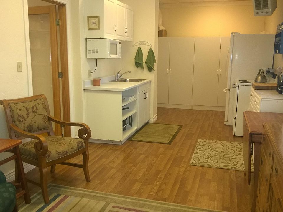 2nd image of 971 N Main St #5