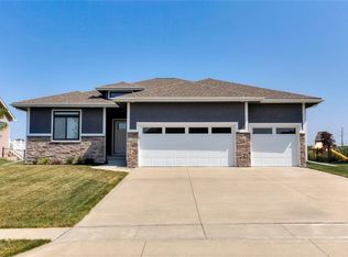 14305 Brookview Dr, Urbandale, IA 50323
