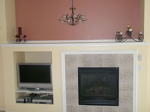 Built-ins w/Gas fireplace
