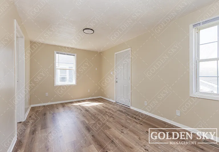 119 E 1st St — Photo 4