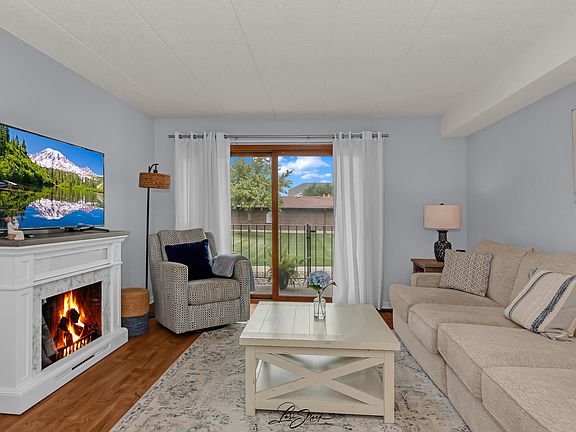 2nd image of 10521 S Roberts Rd APT 1B