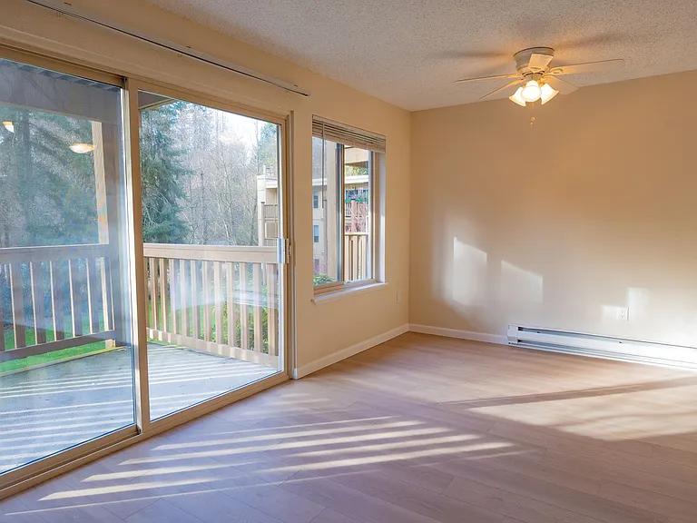 Willow Creek Apartments — Photo 31