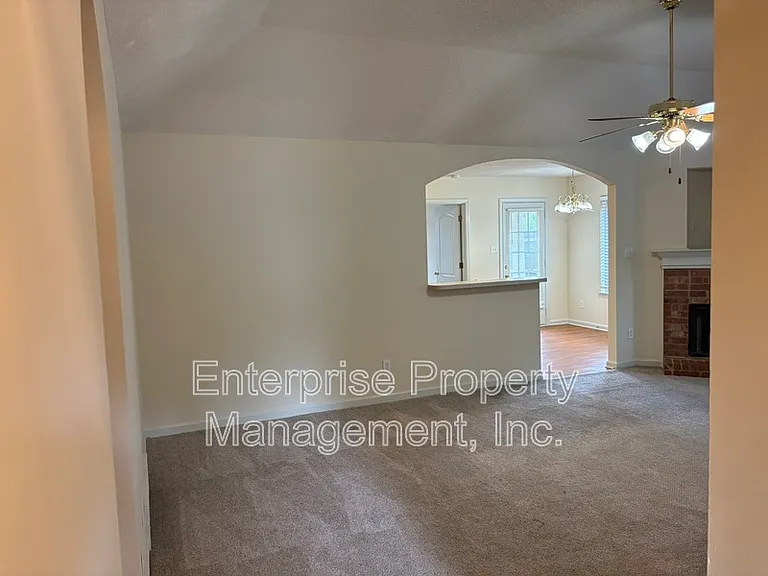 10127 Cross Valley Dr — Photo 2