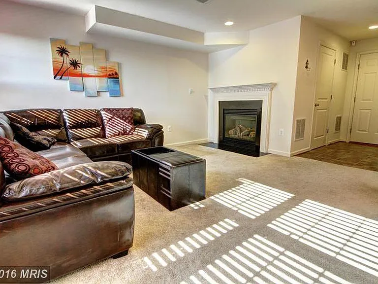 25095 Croxley Green Sq — Photo 18