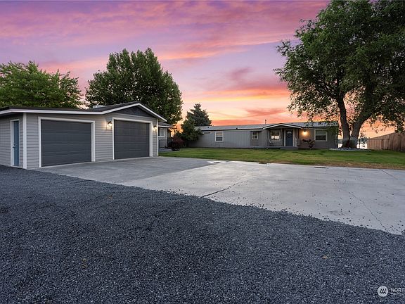 5th image of 3143 Westshore Drive NE