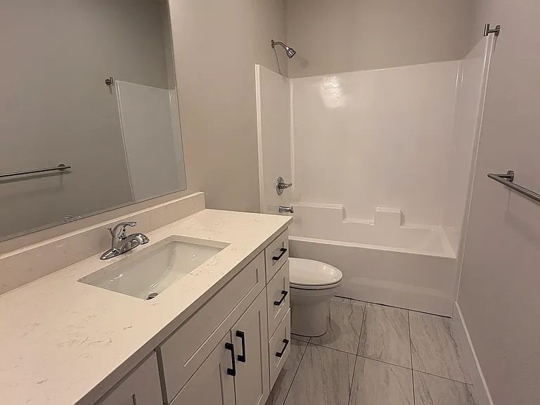 1075 Red Apple Rd #B6 — Photo 16