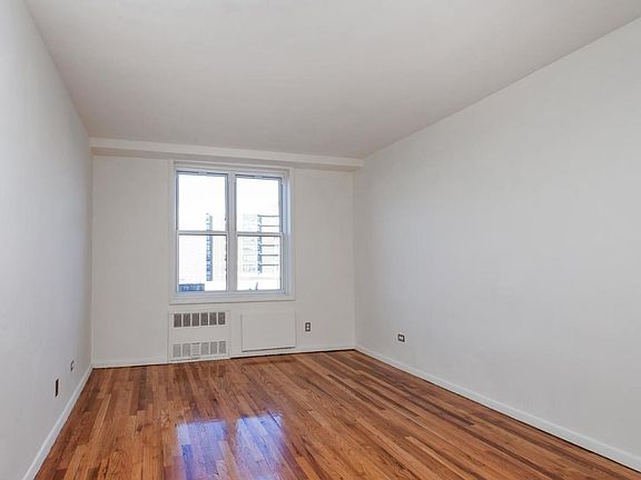 3rd image of 3311 Giles Pl APT 5N