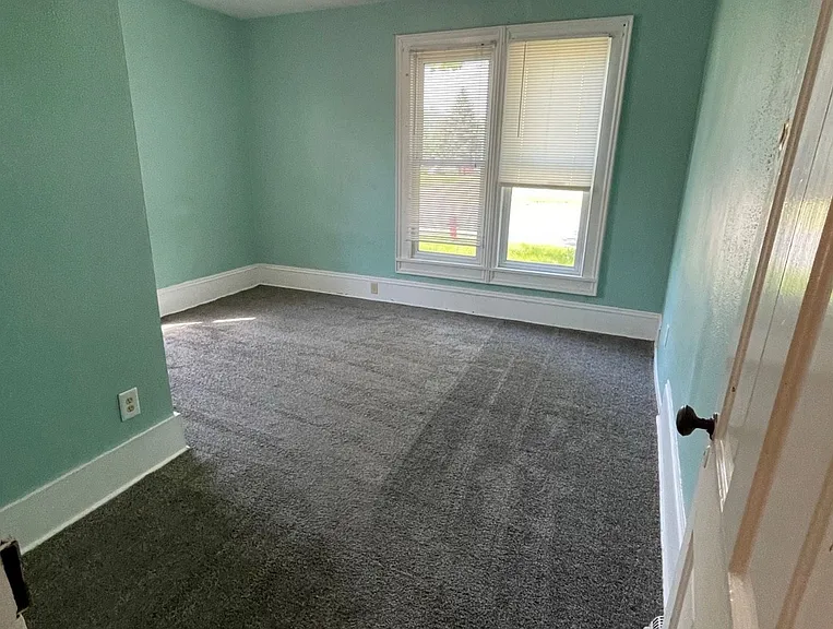 639 Niagara St — Photo 11