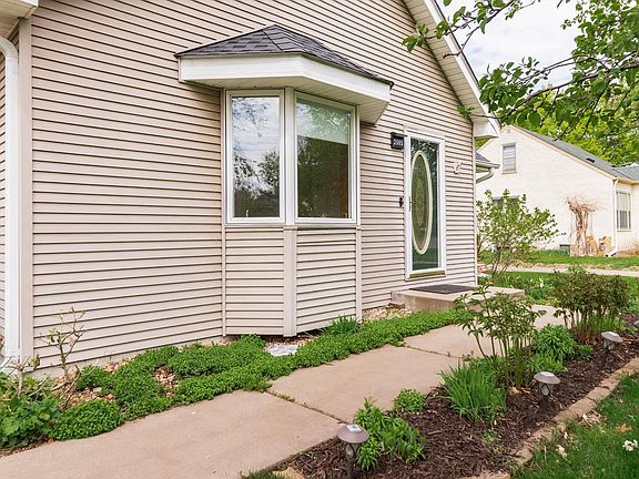 3rd image of 2065 William St