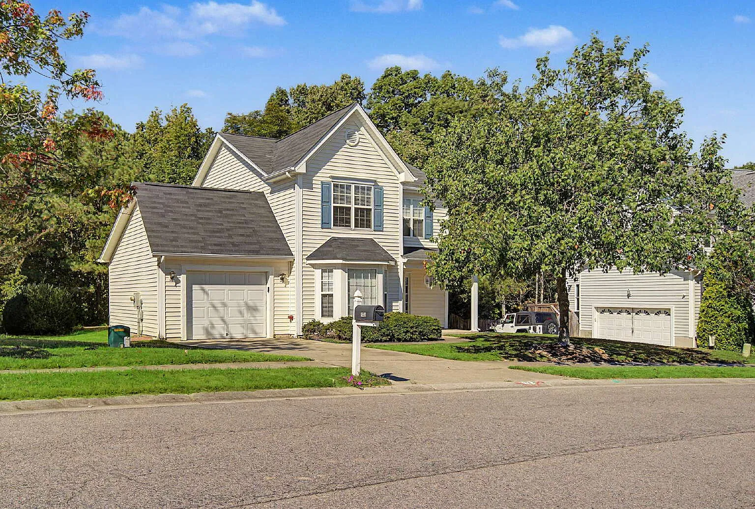 3 bed, 2.5 bath, 1656 sqft, $2,085 — Photo 3