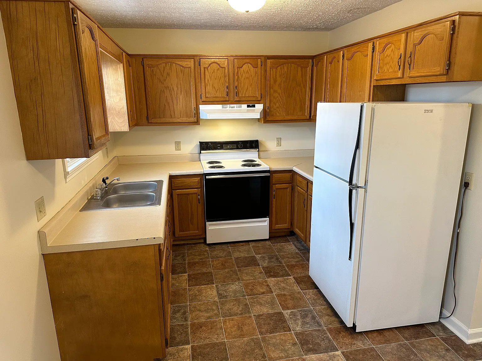 801 Hughes Street — Photo 4
