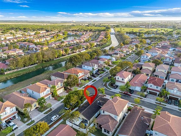 4th image of 3983 NE 12th Dr