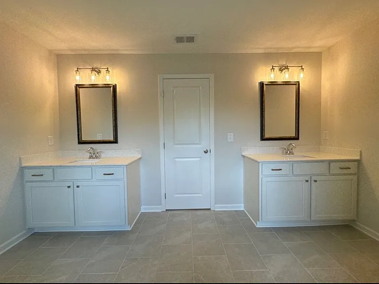 826 Tiger Dr — Photo 18
