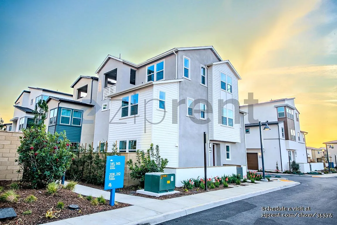 4 bed, 3.5 bath, 2429 sqft, $5,850 — Photo 2